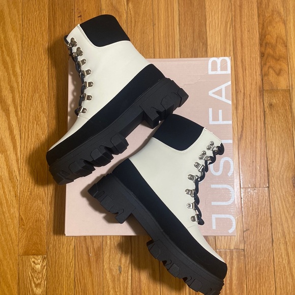 NEW IN BOX JustFab Pythios Black Caviar/Bright White Cold Weather boots - Size 7 - Picture 5 of 9